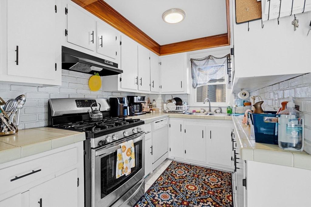 67 Hope Street Acushnet, MA 02743 - Photo 11 of 37