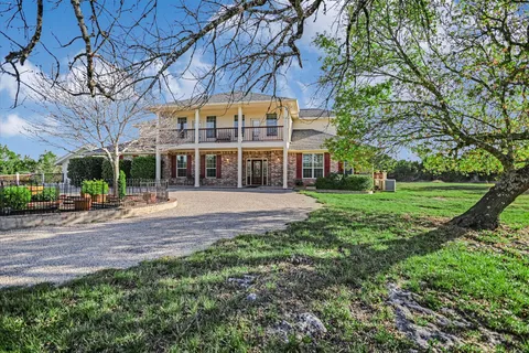 a view of house with a garden