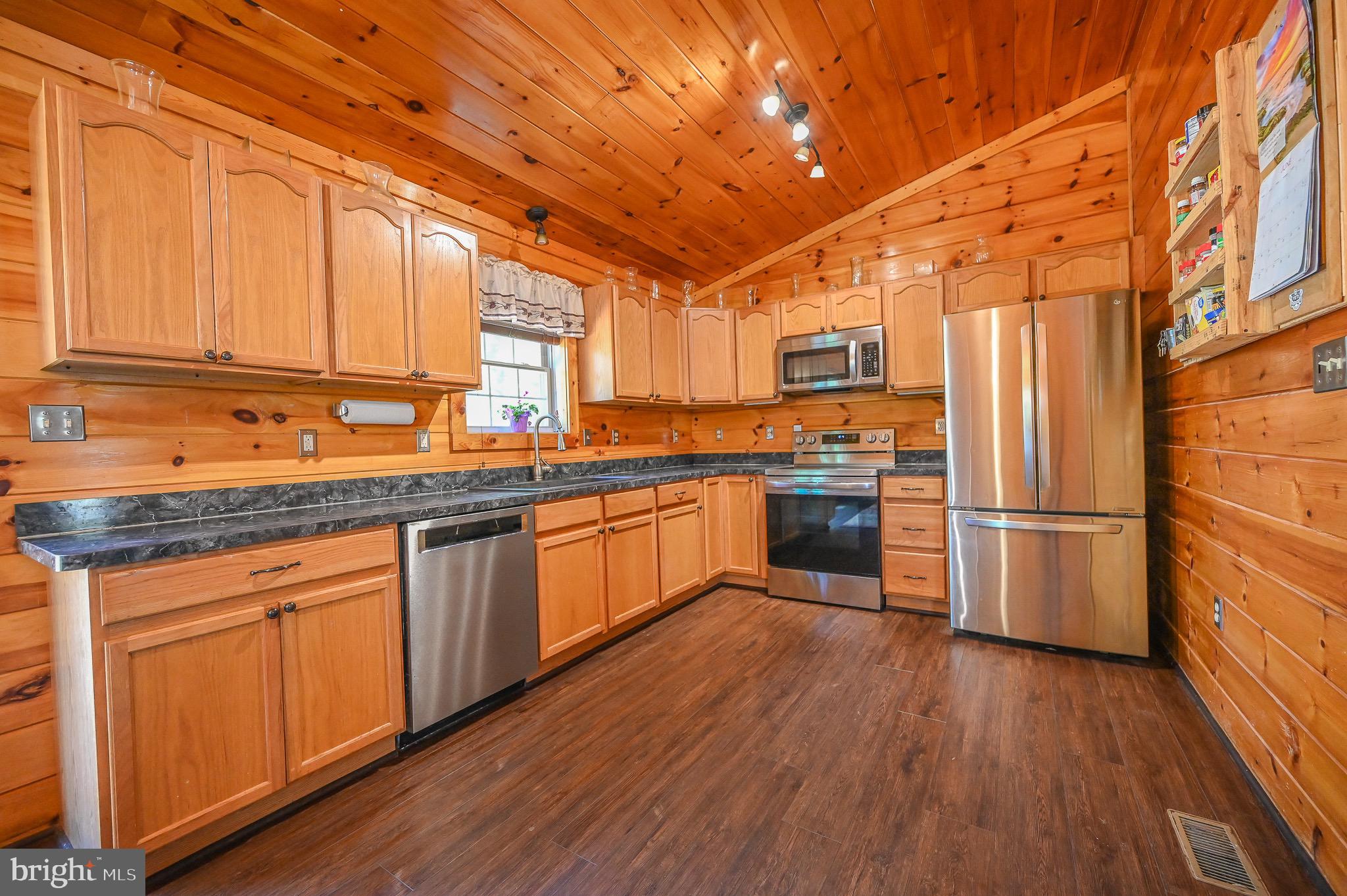 185 Buck Road Linden, VA 22642 - Photo 16 of 44 Kitchen with new LVP