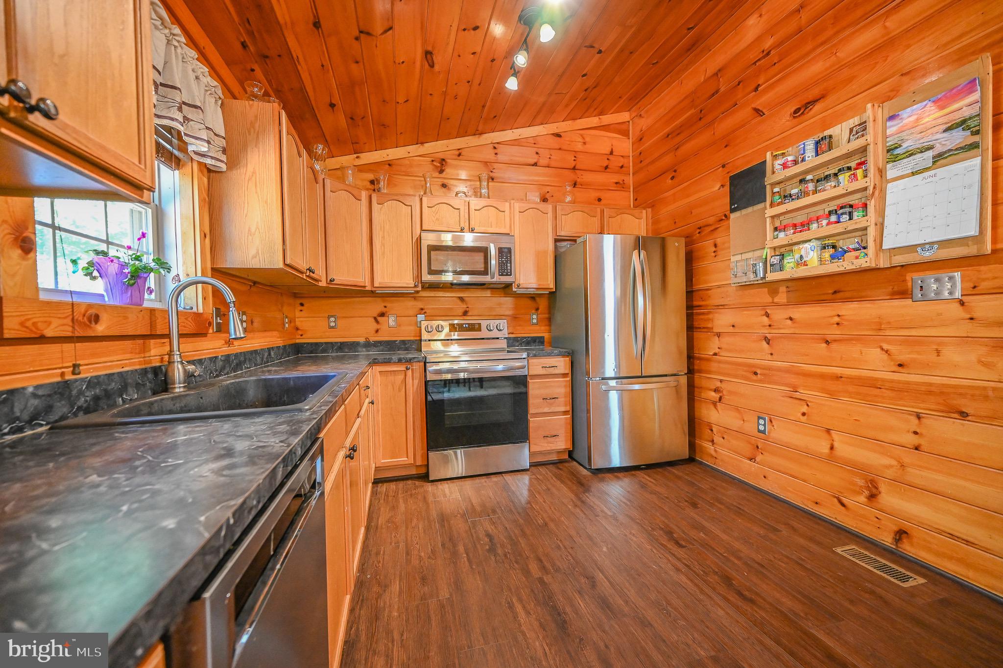 185 Buck Road Linden, VA 22642 - Photo 18 of 44 Kitchen with new LVP