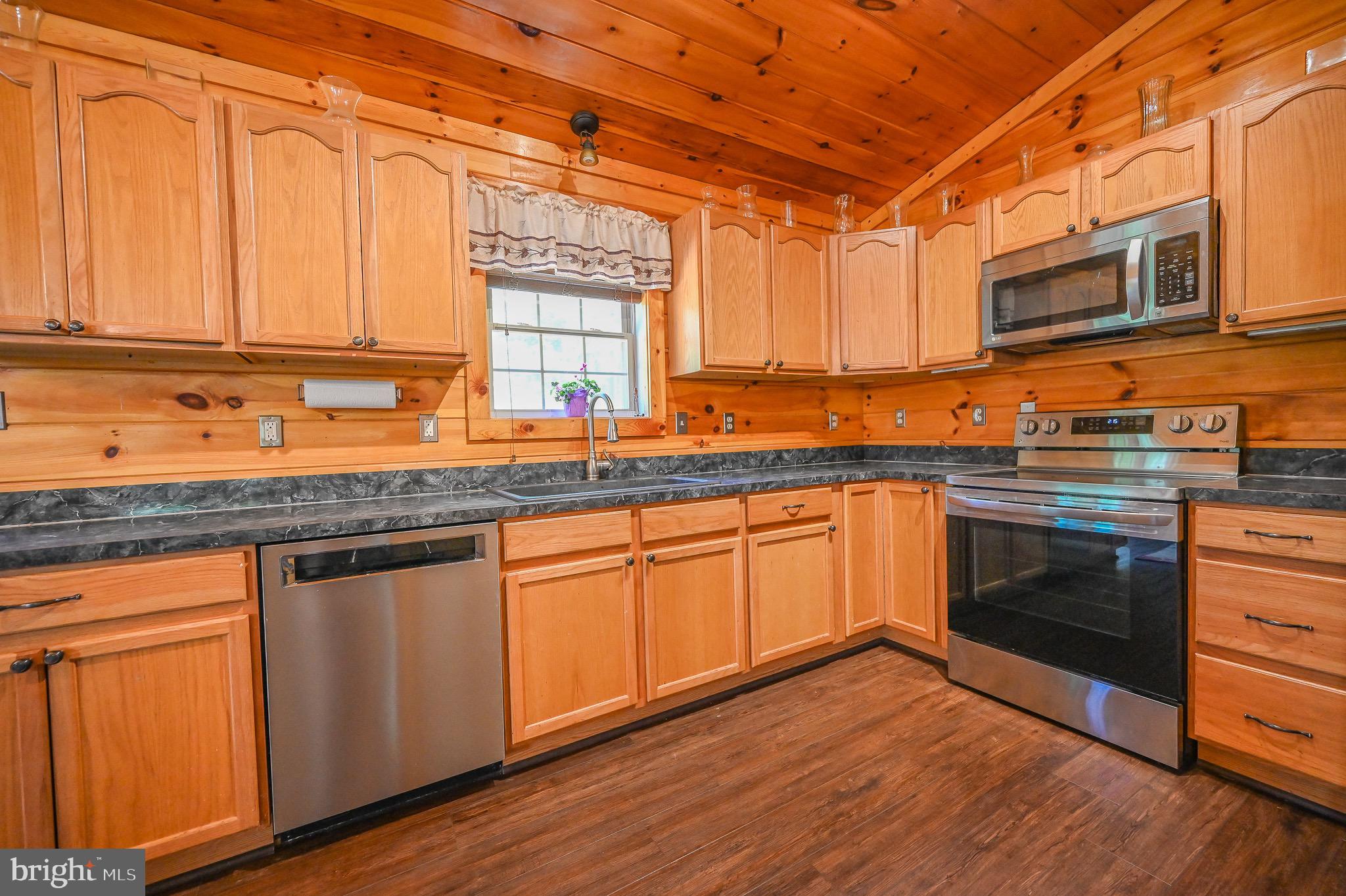 185 Buck Road Linden, VA 22642 - Photo 19 of 44 Kitchen with new LVP