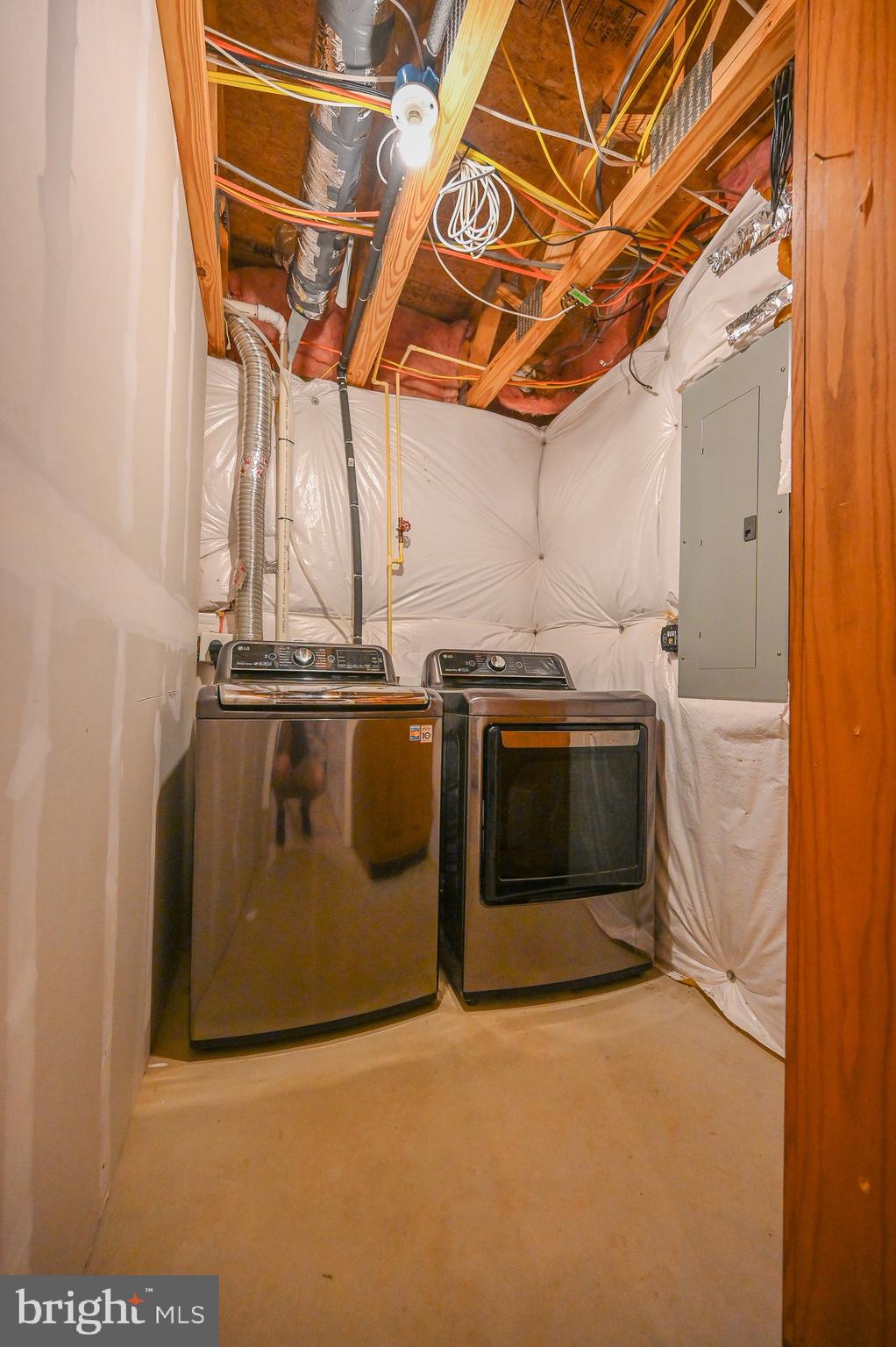 185 Buck Road Linden, VA 22642 - Photo 36 of 44 Utility room