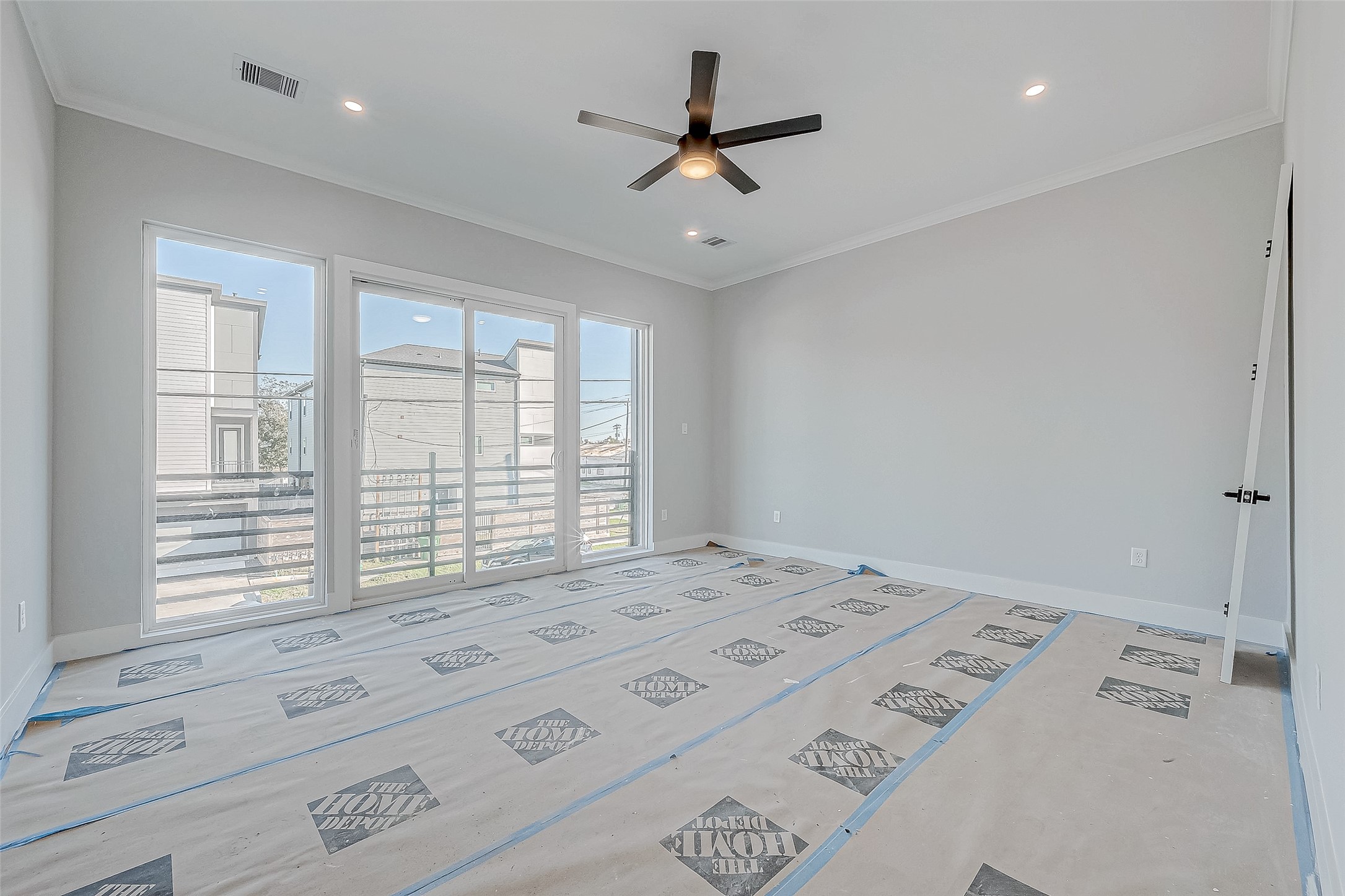 6840 Del Rio Street Houston, TX 77021 - Photo 36 of 49 a view of an empty room with a window