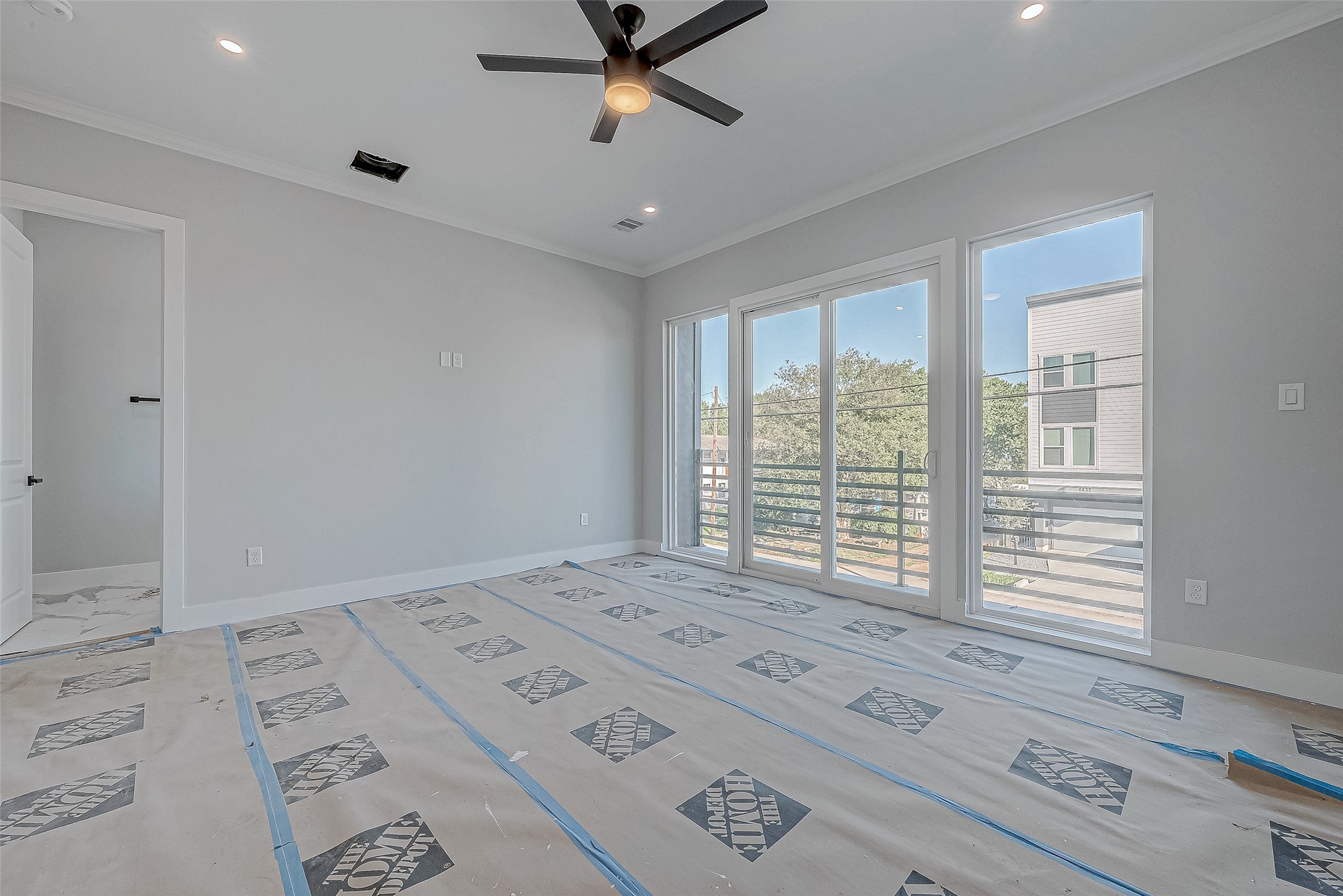 6840 Del Rio Street Houston, TX 77021 - Photo 38 of 49 a view of an empty room with a window