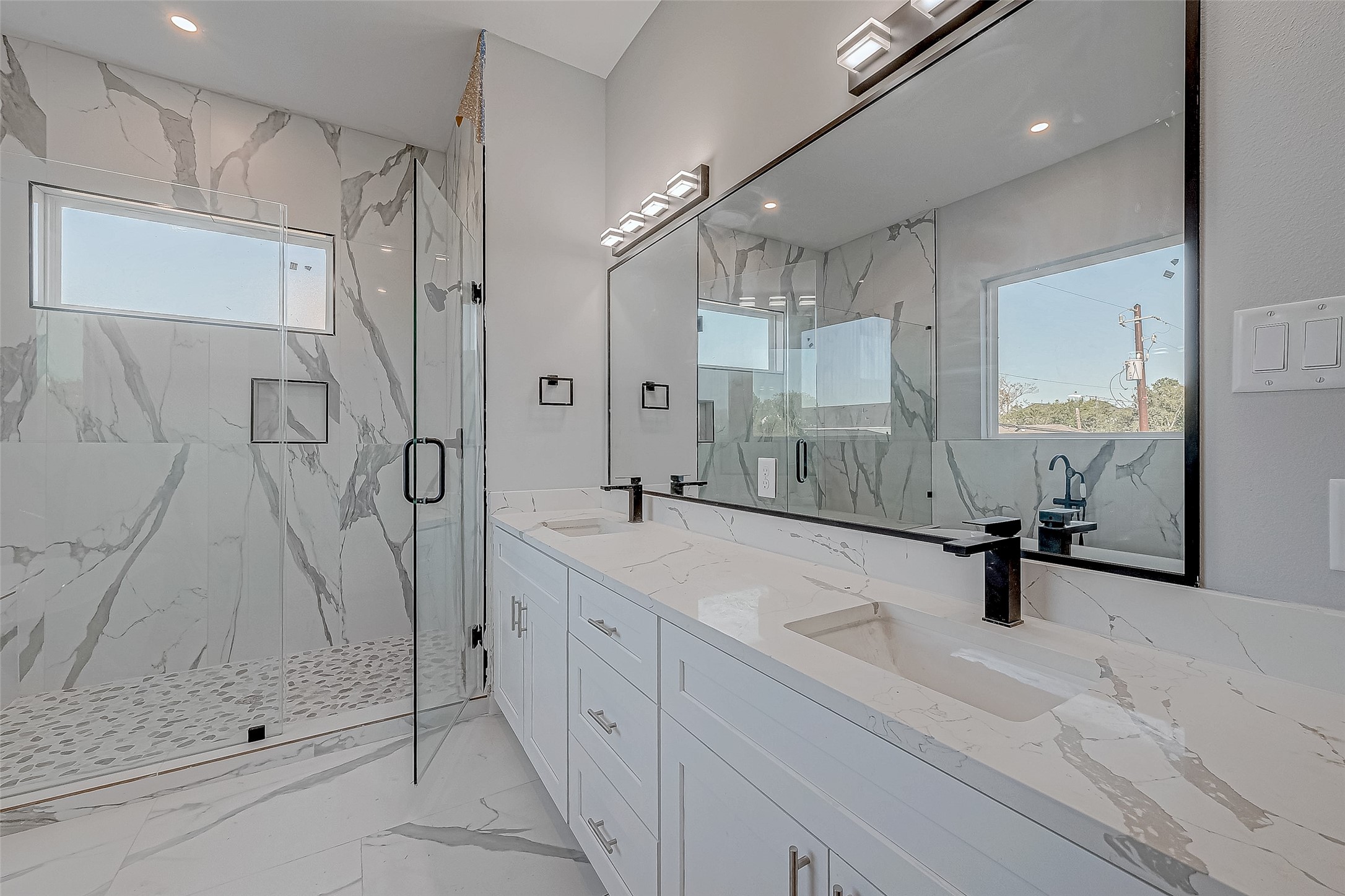 6840 Del Rio Street Houston, TX 77021 - Photo 40 of 49 a bathroom with a double sink shower and mirror