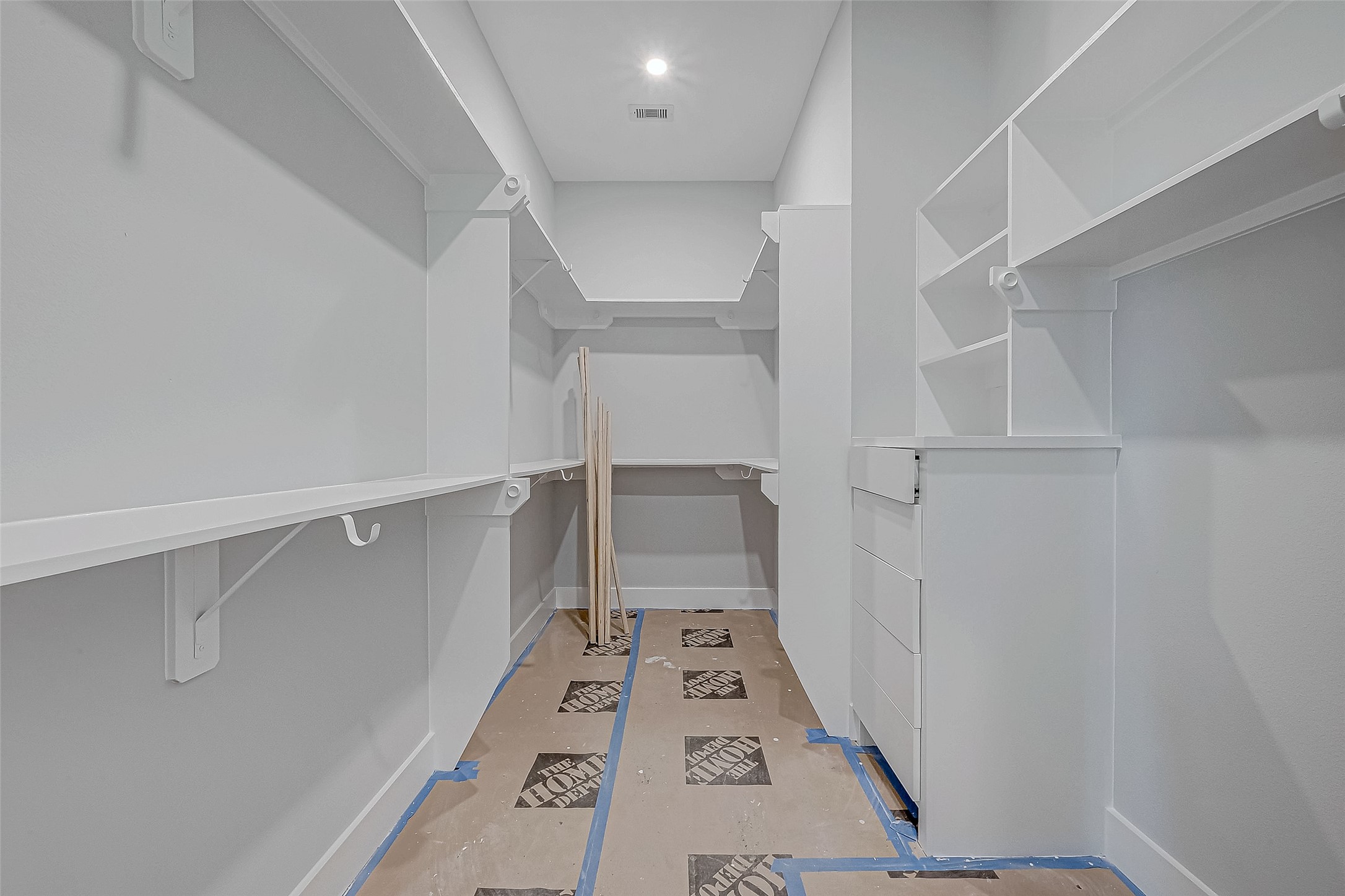 6840 Del Rio Street Houston, TX 77021 - Photo 42 of 49 a view of walk in closet