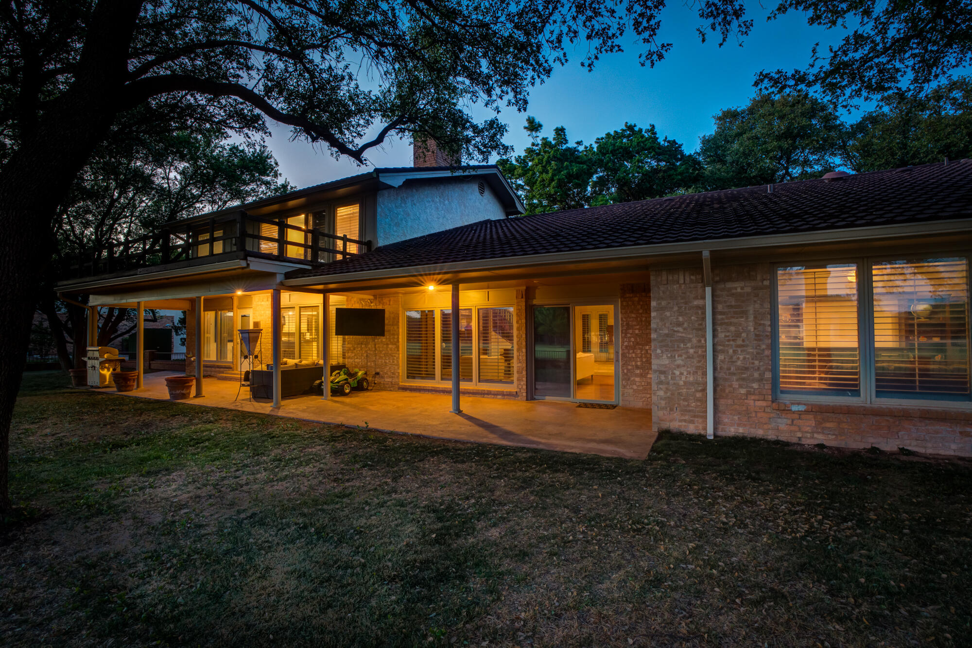 4405 89th Street Lubbock, TX 79424 - Photo 70 of 71 a view of a house with backyard and garden