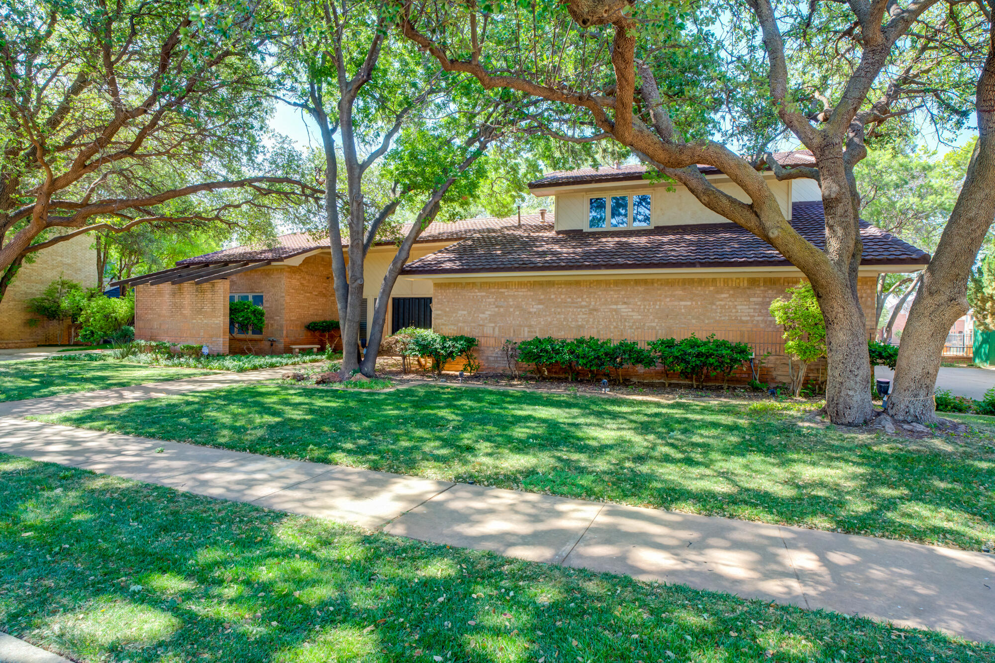 4405 89th Street Lubbock, TX 79424 - Photo 8 of 71 a front view of a house with garden