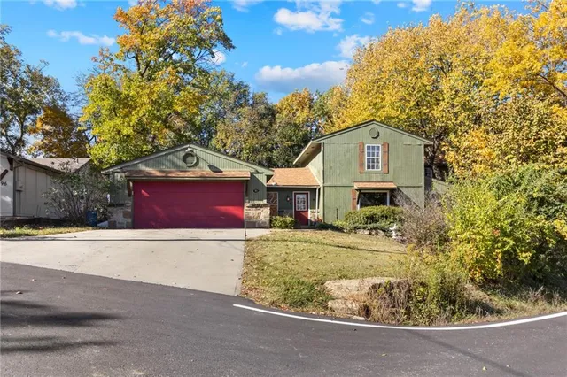 $790,000 | 95 M Street, Lake Lotawana, MO 64086