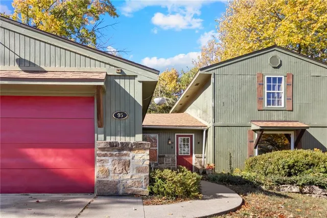 $790,000 | 95 M Street, Lake Lotawana, MO 64086