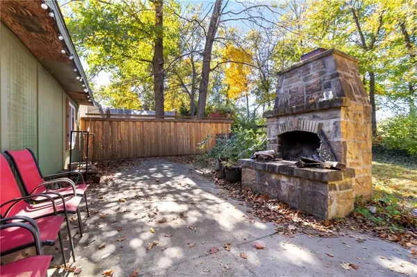 $825,000 | 95 M Street, Lake Lotawana, MO 64086