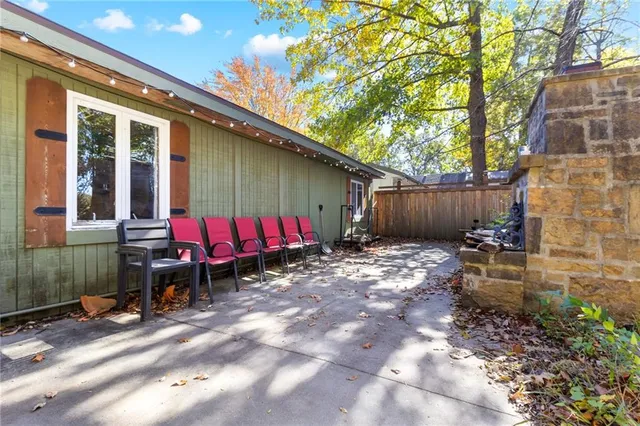 $790,000 | 95 M Street, Lake Lotawana, MO 64086