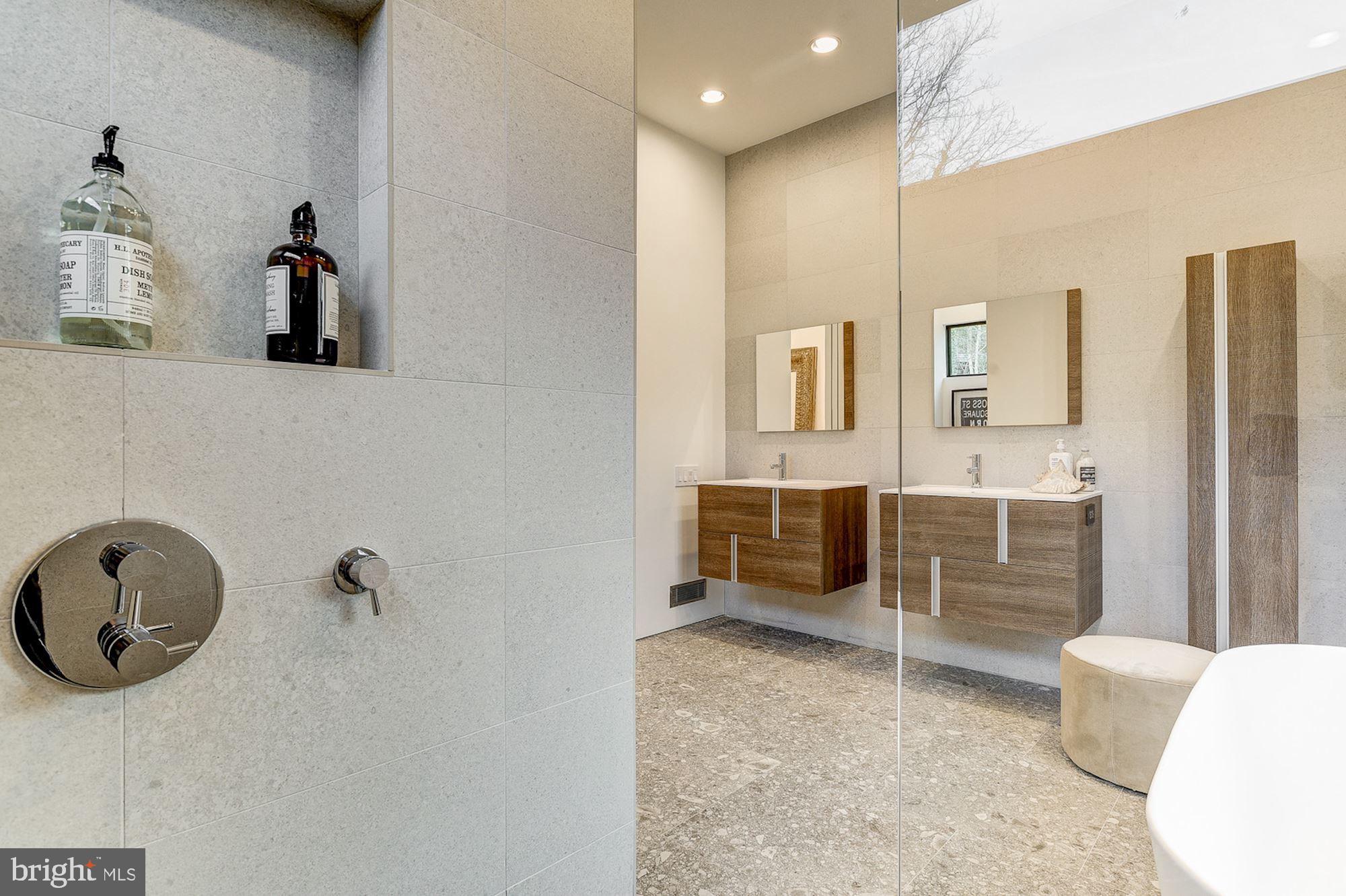 5202 Wyoming Road Bethesda, MD 20816 - Photo 28 of 40 Master Bathroom