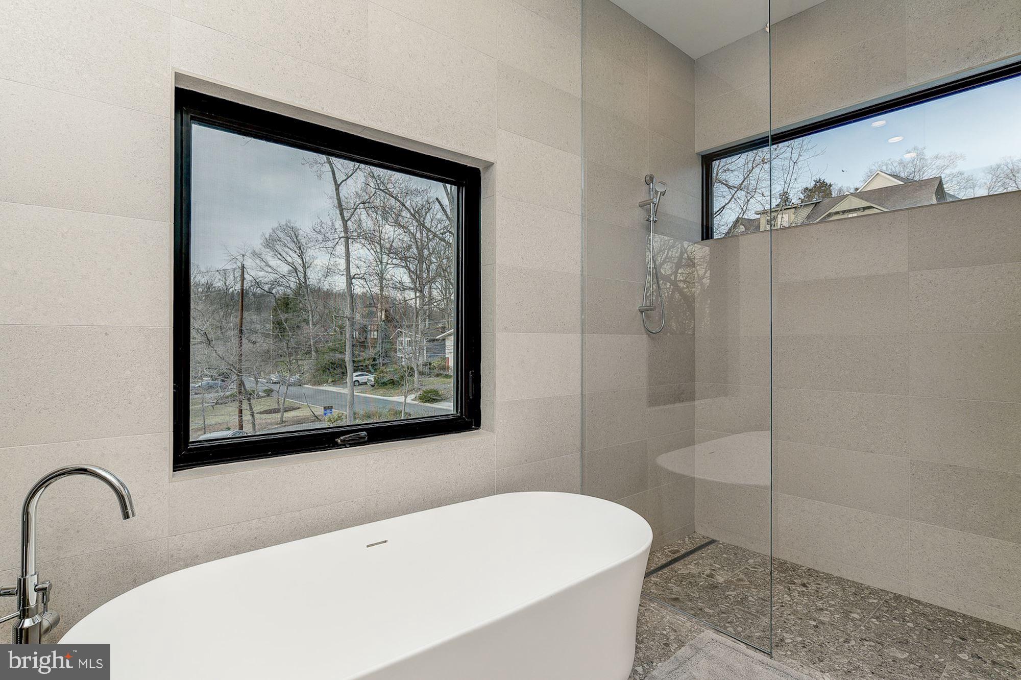 5202 Wyoming Road Bethesda, MD 20816 - Photo 29 of 40 Master Bathroom