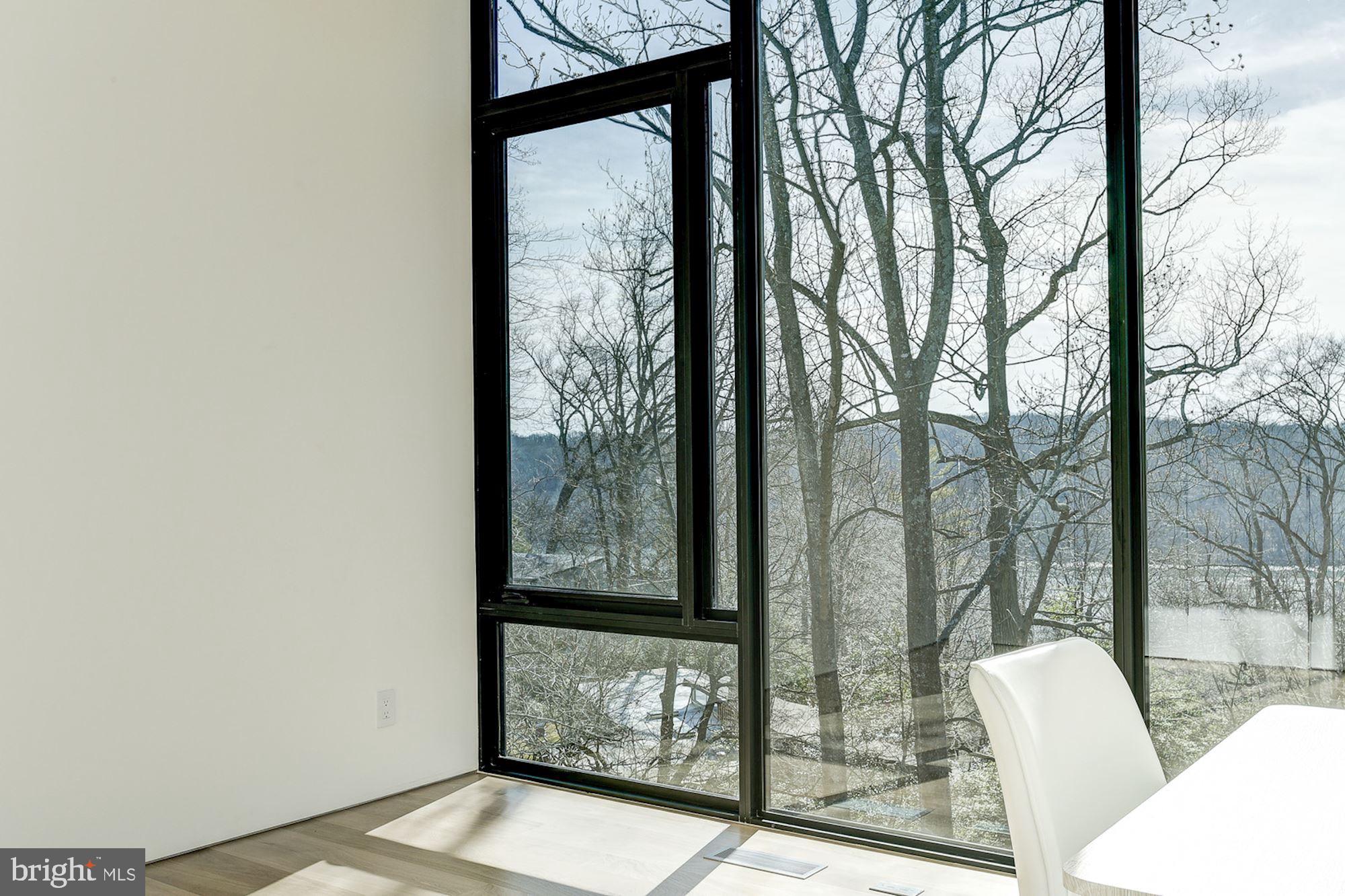 5202 Wyoming Road Bethesda, MD 20816 - Photo 30 of 40 Bedroom with Potomac River View