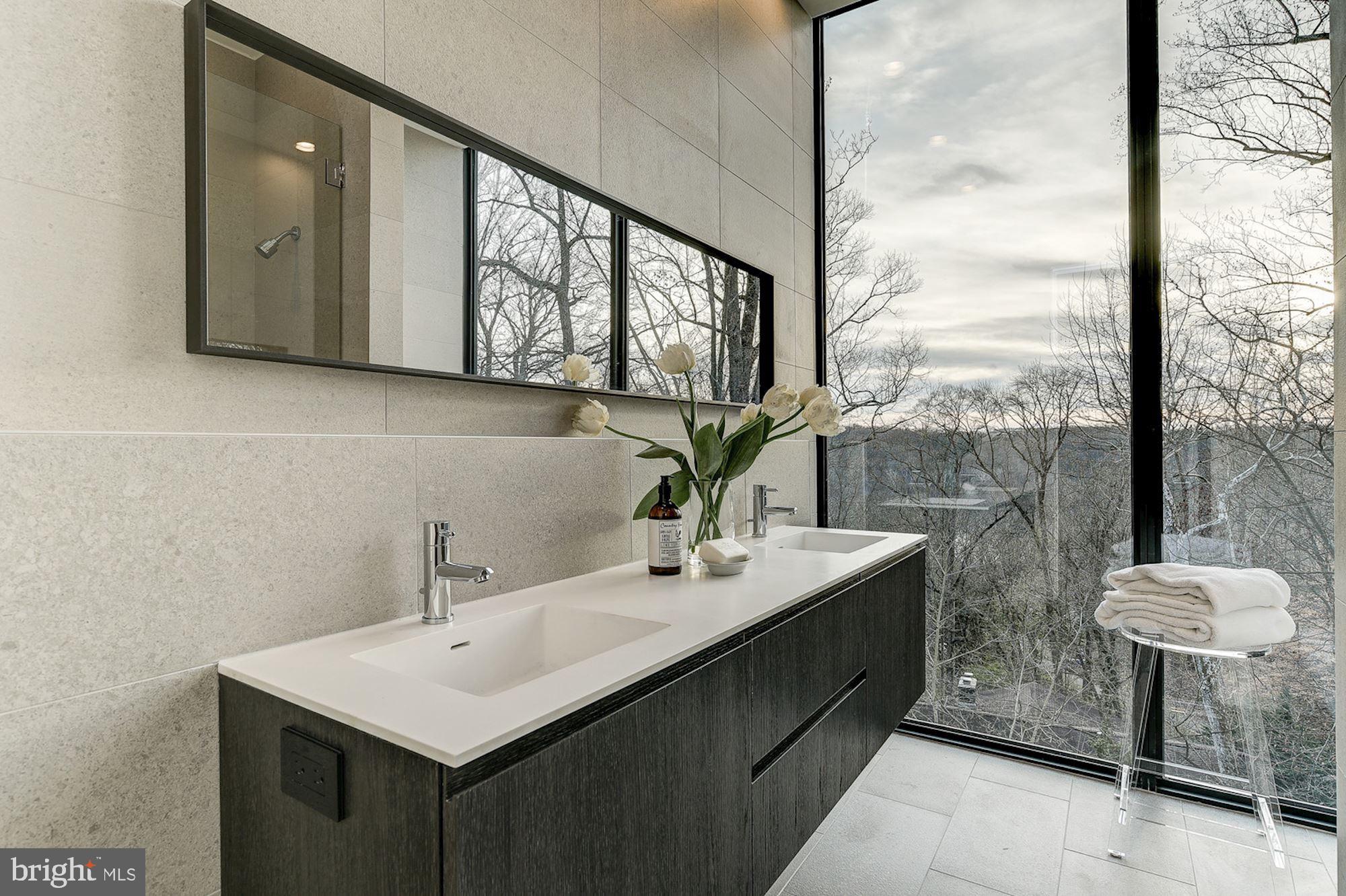 5202 Wyoming Road Bethesda, MD 20816 - Photo 32 of 40 Upstairs Full Bathroom