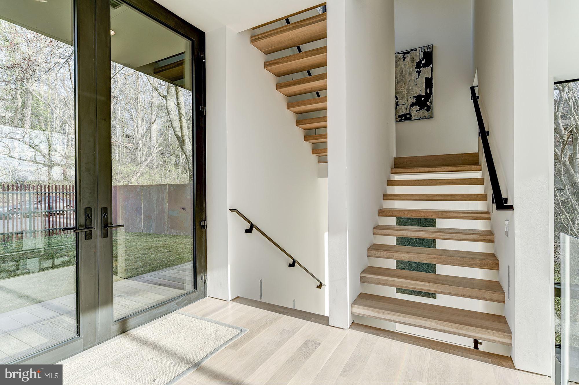 5202 Wyoming Road Bethesda, MD 20816 - Photo 7 of 40 Foyer
