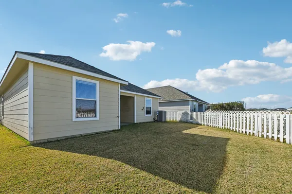 $225,000 | 5049 Hauna Lane, Dickinson, TX 77539