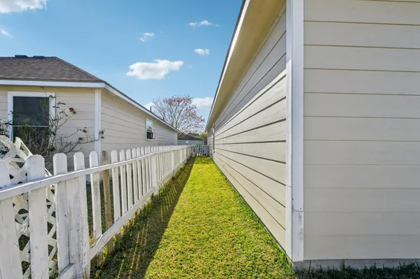 $225,000 | 5049 Hauna Lane, Dickinson, TX 77539