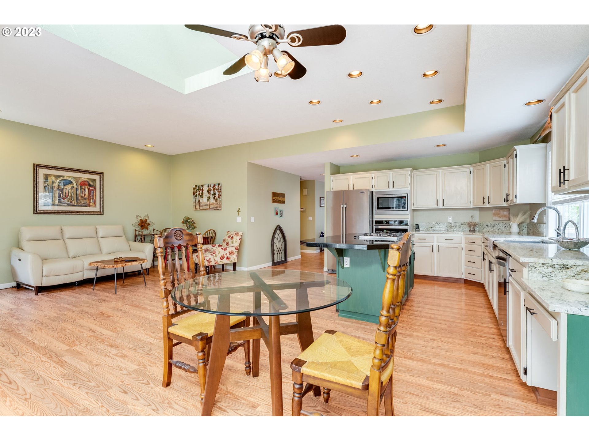 14029 Southeast 35th Loop Vancouver, WA 98683 - Photo 16 of 48 a very nice looking kitchen with a large window
