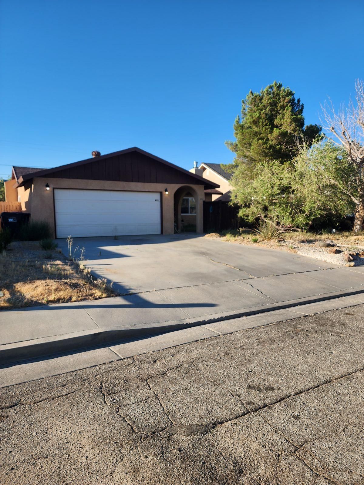 932 West Langley Avenue Ridgecrest, CA 93555 - Photo 1 of 23