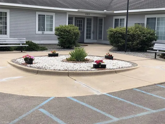 $628 | 225 Mary Street, Clare, MI 48617