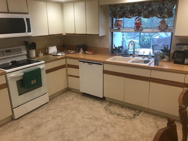 21173 Raindance Lane Boca Raton, FL 33428 - Photo 29 of 48 KITCHEN DIFF. ANGLE