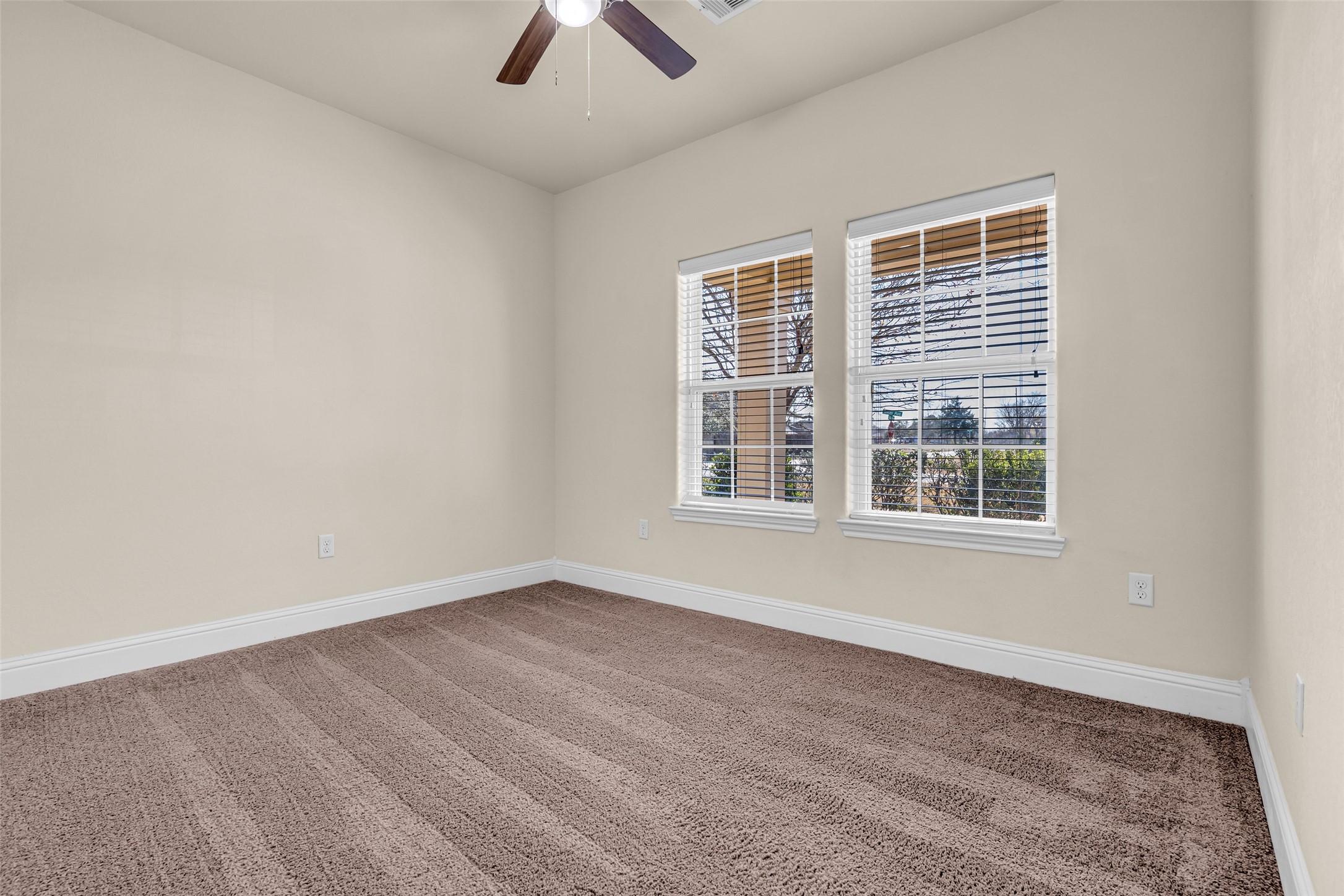 323 Texas Avenue Arcola, TX 77583 - Photo 20 of 27 an empty room with a window