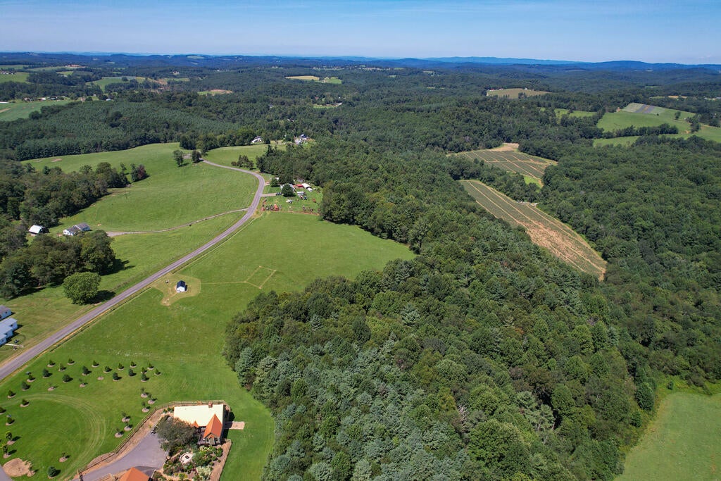 927 Kinzer Road, Unit 31F Hillsville, VA 24343 - Photo 13 of 34 Gallery Image 13