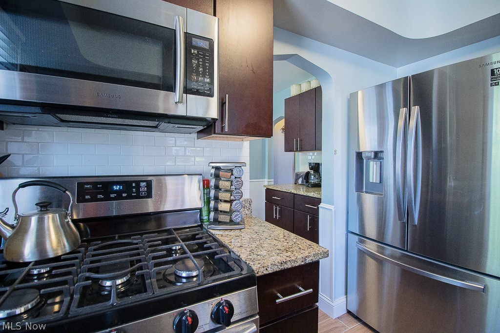 2259 Fenwick Road Cleveland, OH 44118 - Photo 4 of 25 Gas Range
