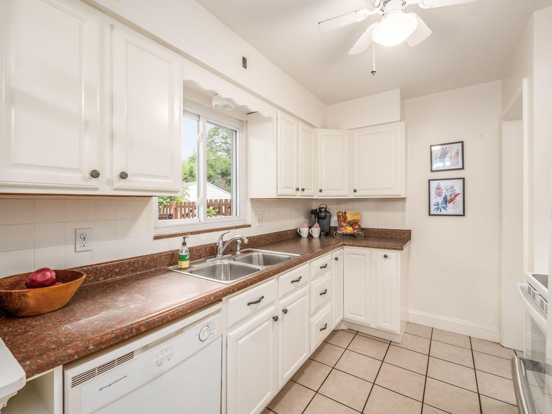 2533 Nottingham Road Columbus, OH 43221 - Photo 9 of 37 Kitchen