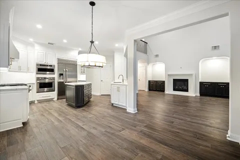 $925,000 | 6211 Alameda Point Lane, Houston, TX 77041