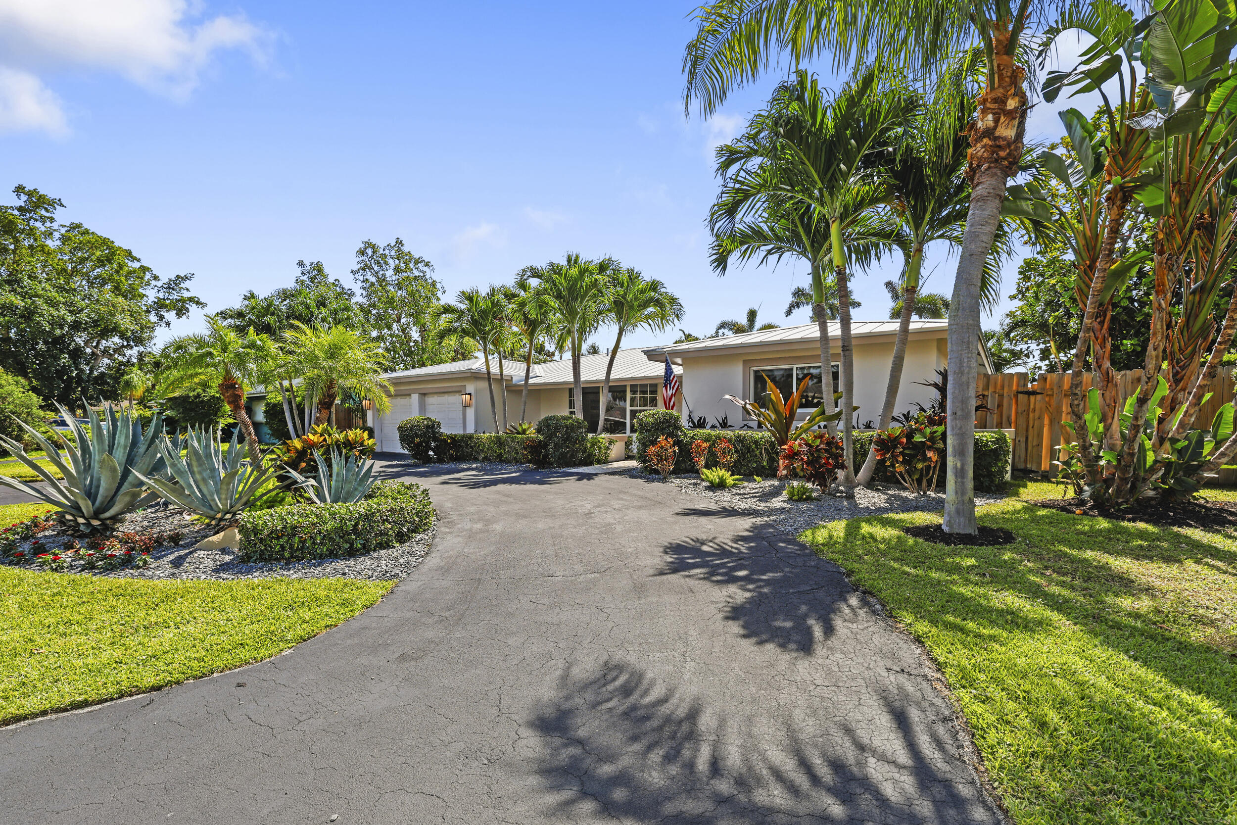 4240 Northeast 22nd Terrace Lighthouse Point, FL 33064 - Photo 4 of 54 3__62_2445