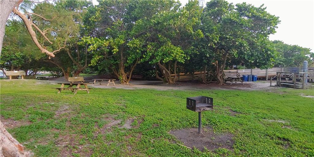 309 Shore T Road Nokomis, FL 34275 - Photo 28 of 42 a garden view with a seating space