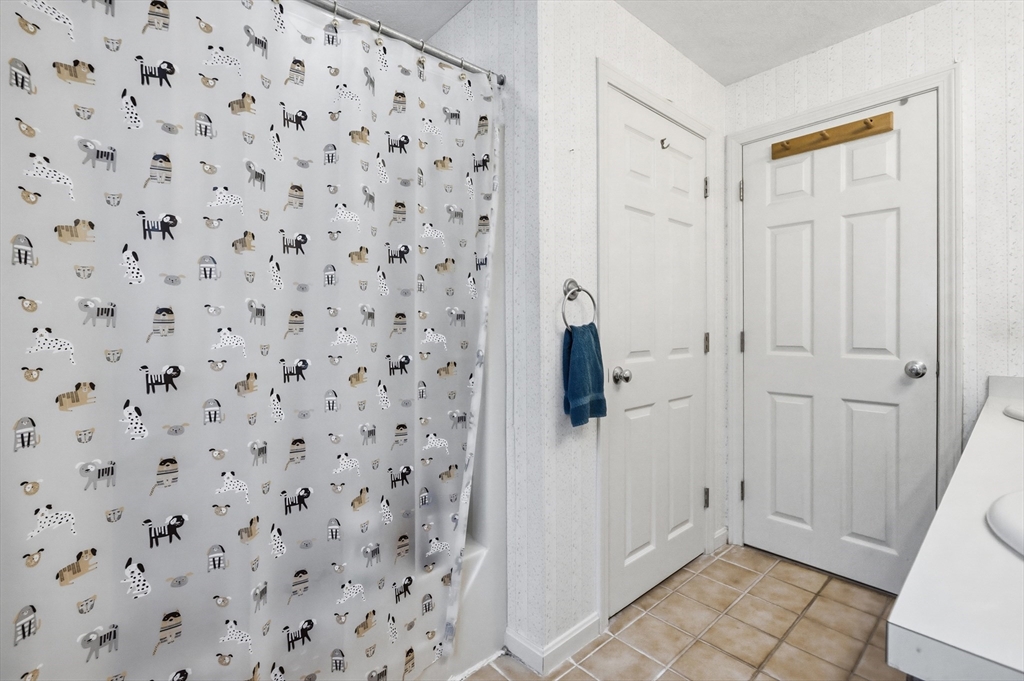 4 Oneida Place Hudson, MA 01749 - Photo 32 of 42