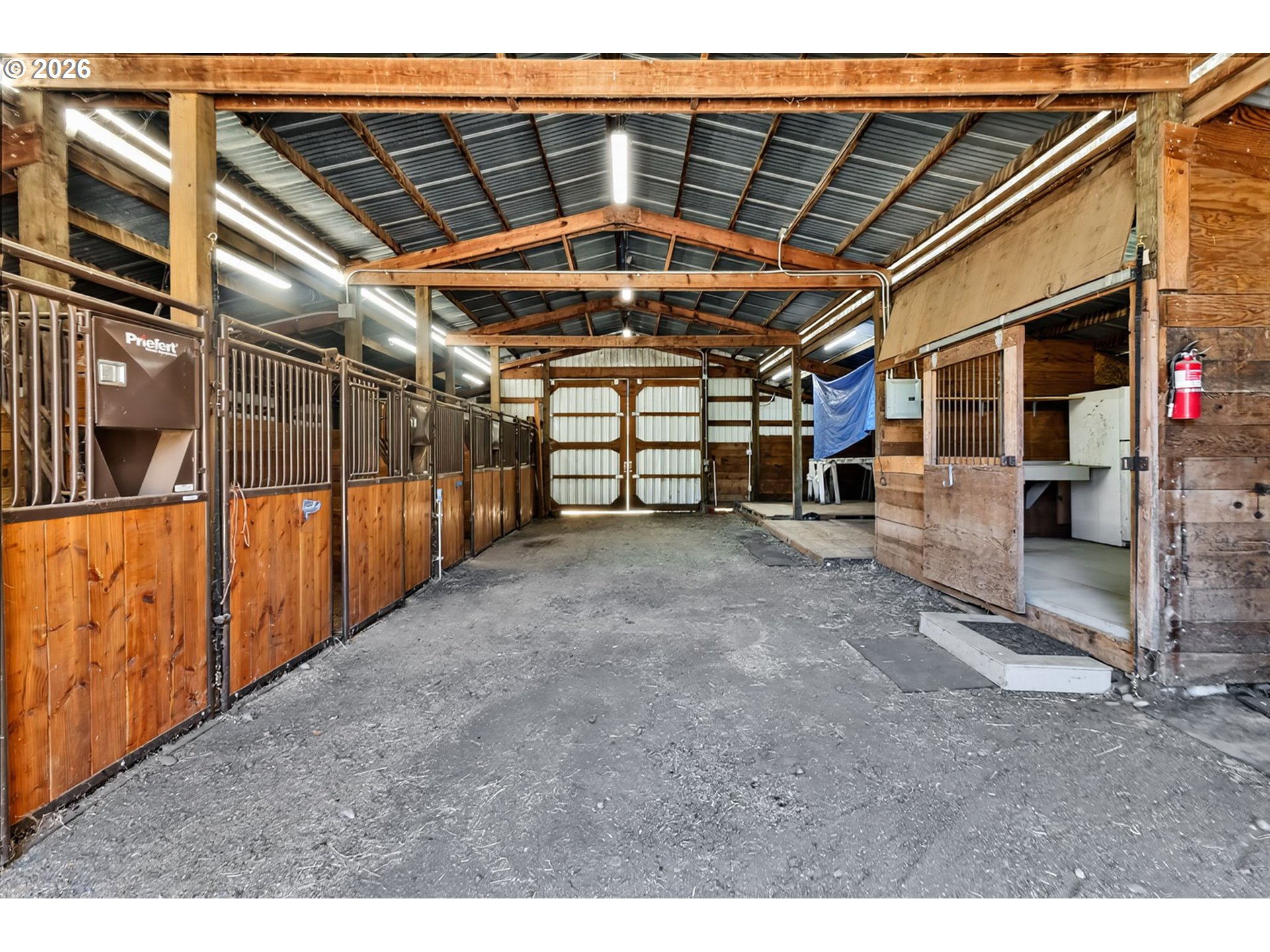 37071 Wallace Creek Road Springfield, OR 97478 - Photo 25 of 46 Barn