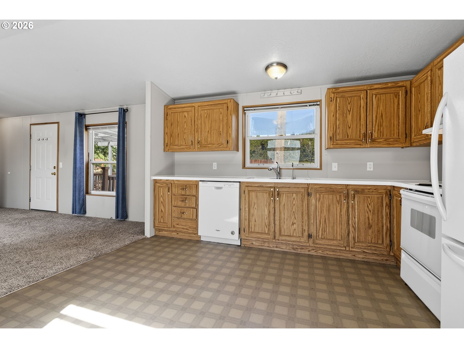 37071 Wallace Creek Road Springfield, OR 97478 - Photo 38 of 46 Kitchen/Dining Room