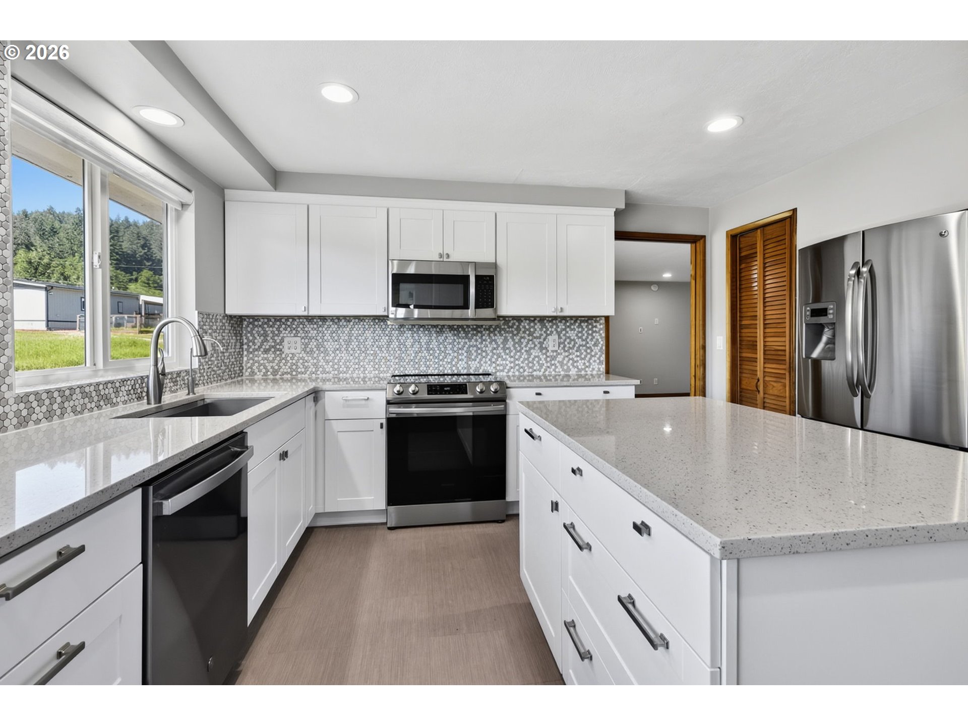 37071 Wallace Creek Road Springfield, OR 97478 - Photo 7 of 46 Kitchen