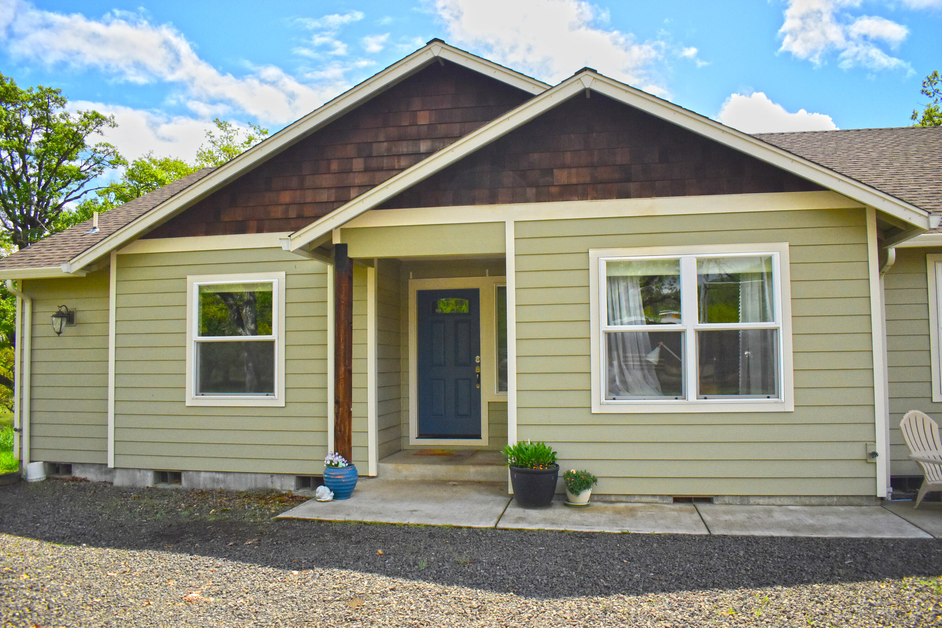 13822 Perry Road White City, OR 97503 - Photo 20 of 39 Front Entry