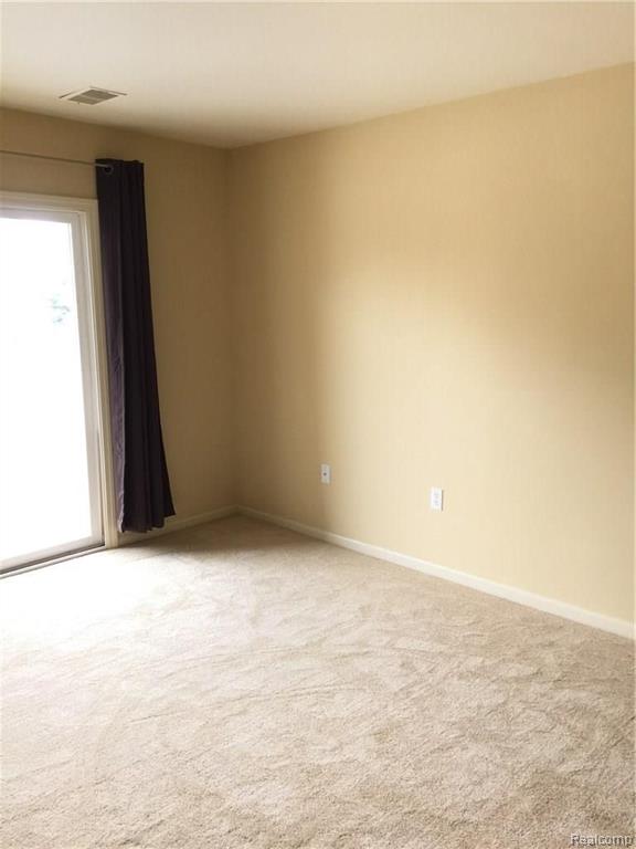 4035 Hampton Ridge Boulevard Howell, MI 48843 - Photo 9 of 22