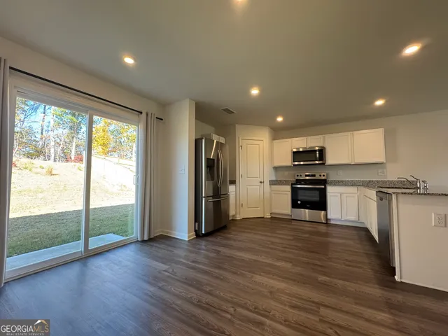 $2,100 | 528 Pemberton Street, Kingston, GA 30145