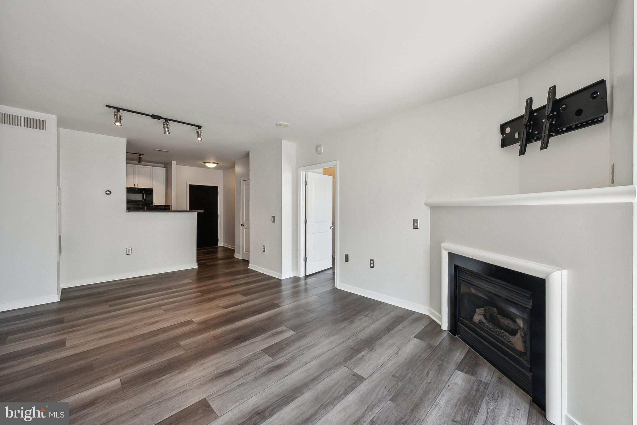 851 North Glebe Road, Unit 2008 Arlington, VA 22203 - Photo 4 of 37 Modern living space with sleek design.