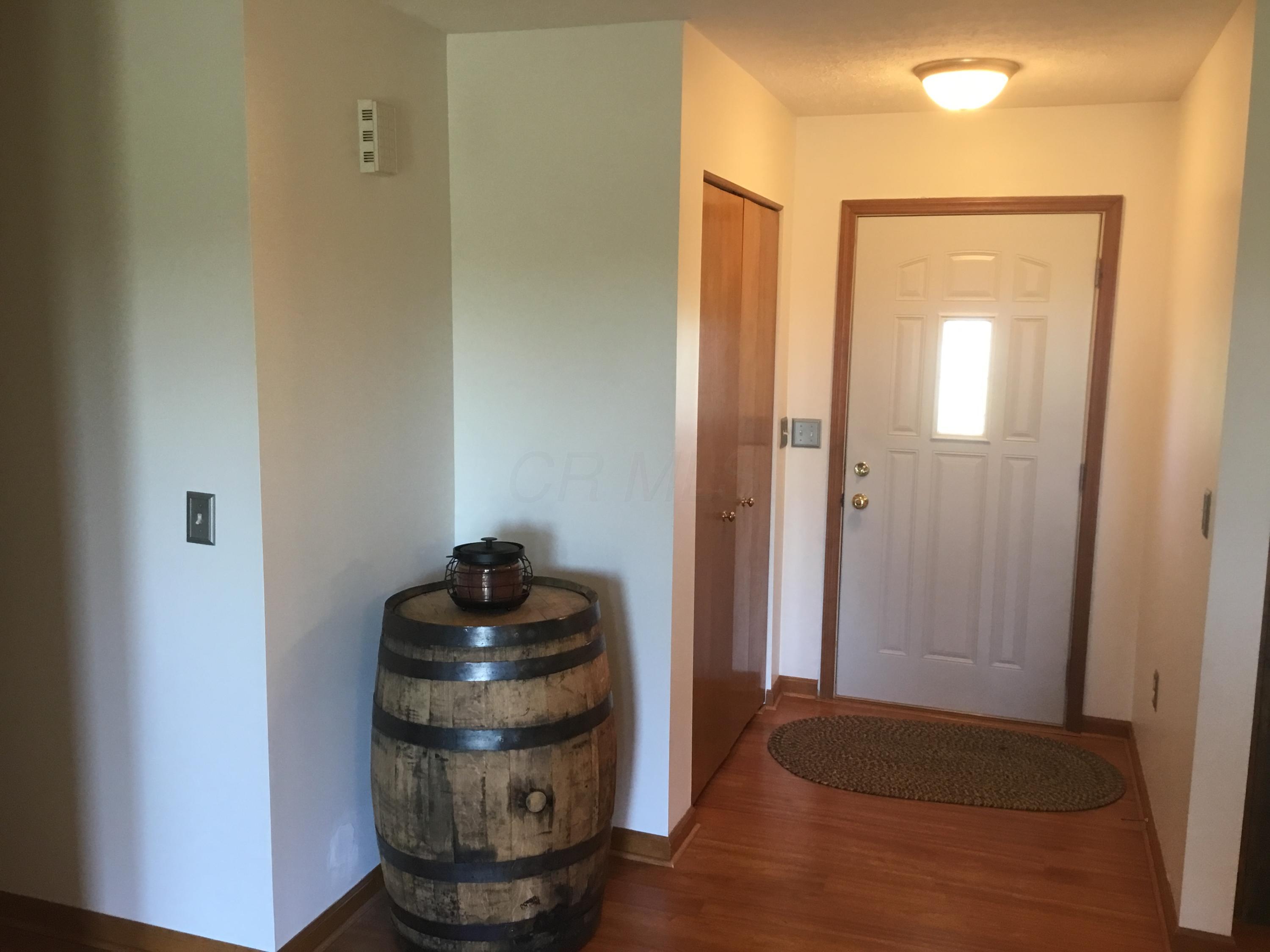 11341 Peters Road Southwest Stoutsville, OH 43154 - Photo 4 of 24 Gallery Image 4