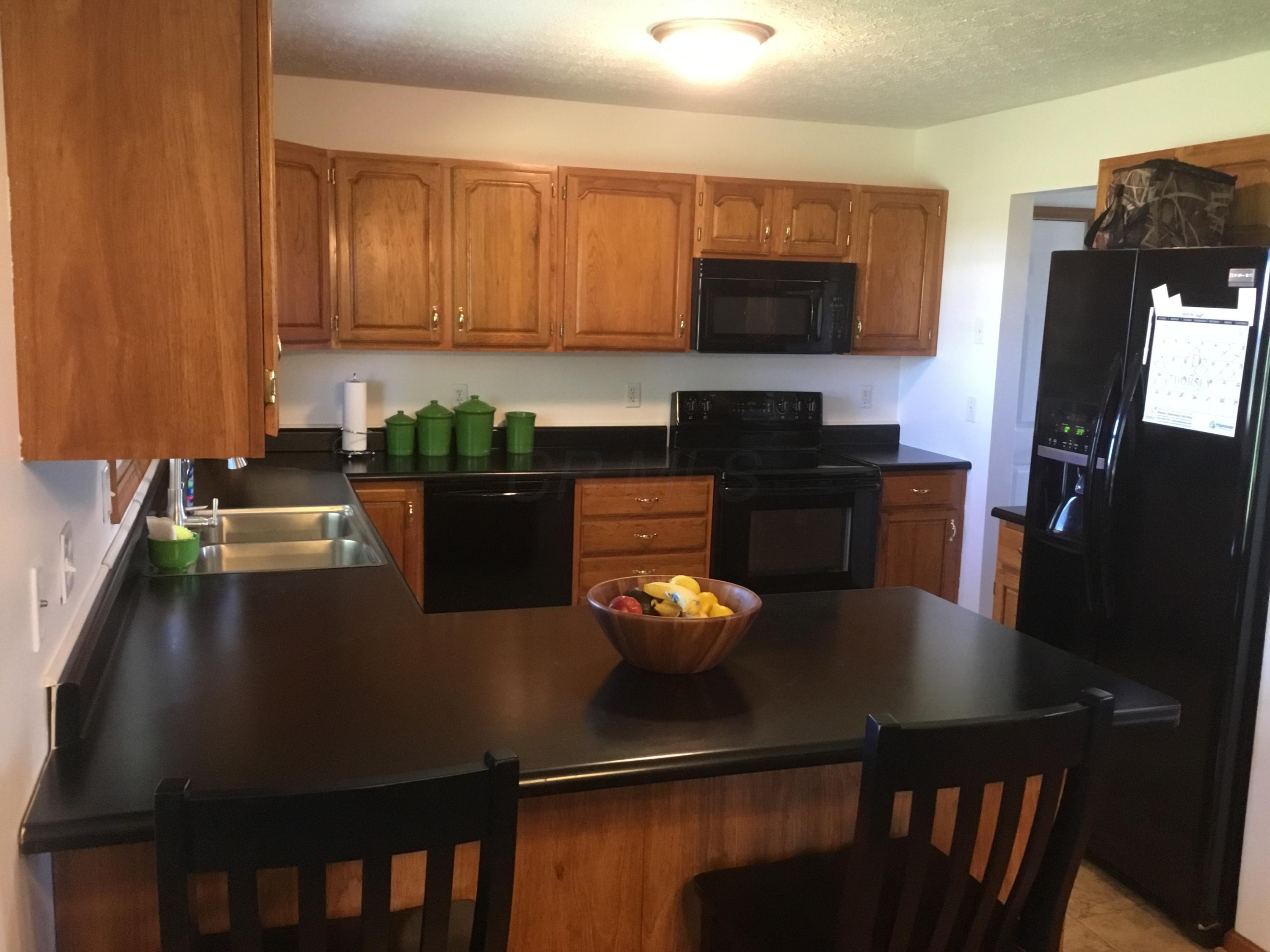 11341 Peters Road Southwest Stoutsville, OH 43154 - Photo 6 of 24 Gallery Image 6