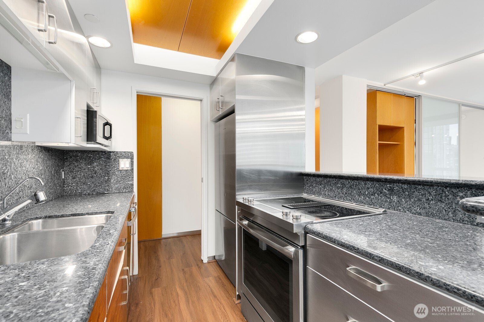 2201 3rd Avenue, Unit 2106 Seattle, WA 98121 - Photo 14 of 29