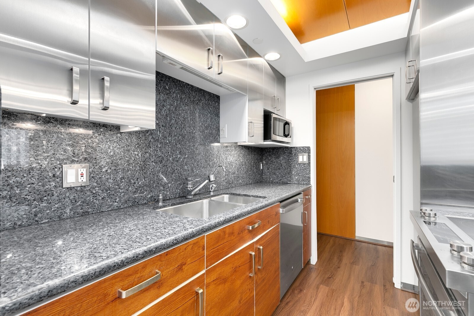 2201 3rd Avenue, Unit 2106 Seattle, WA 98121 - Photo 15 of 29