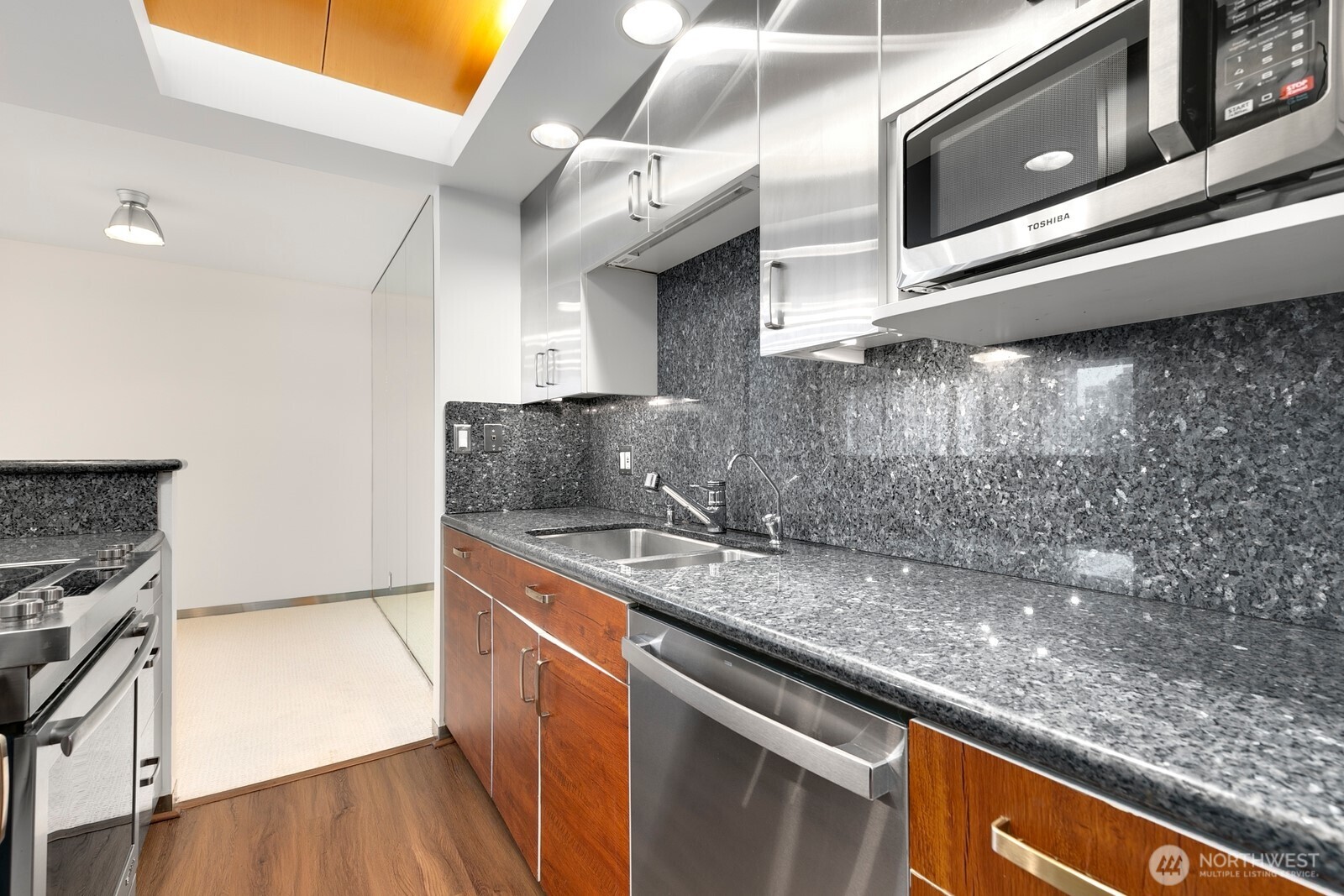 2201 3rd Avenue, Unit 2106 Seattle, WA 98121 - Photo 16 of 29