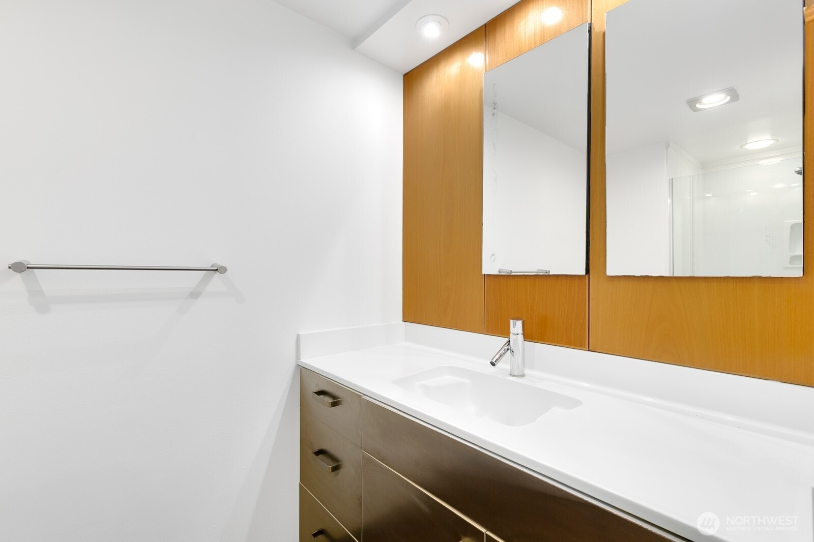 2201 3rd Avenue, Unit 2106 Seattle, WA 98121 - Photo 17 of 29