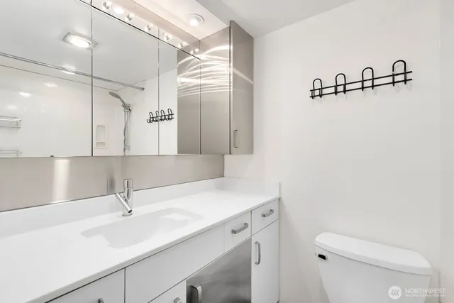 $575,000 | 2201 3rd Avenue, Unit 2106, Seattle, WA 98121