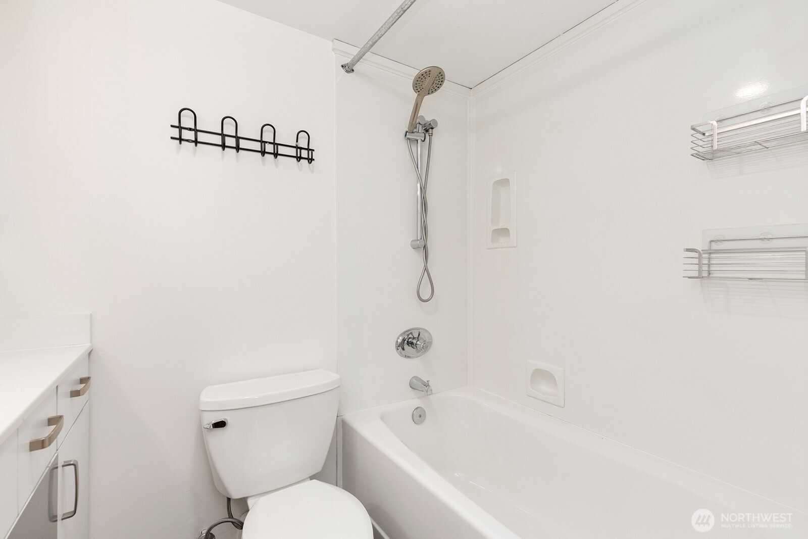 2201 3rd Avenue, Unit 2106 Seattle, WA 98121 - Photo 22 of 29